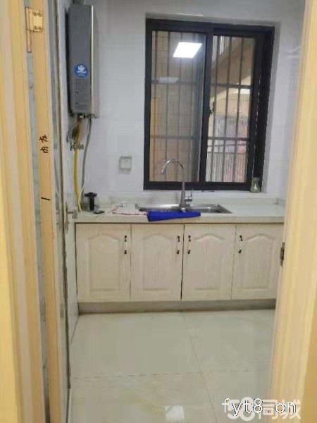 中央豪景 电梯十楼 赠送10平方 四室一卫