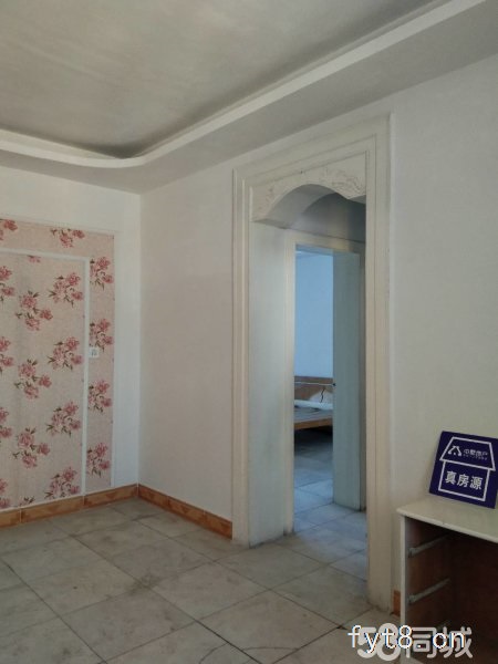 翠园小区一小附近,交通便利环境优美,周围配套设施齐全